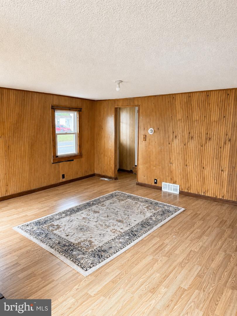 73 Maple Ave Property Photo 10