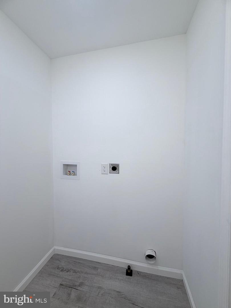 606 E Commerce St Property Photo 15