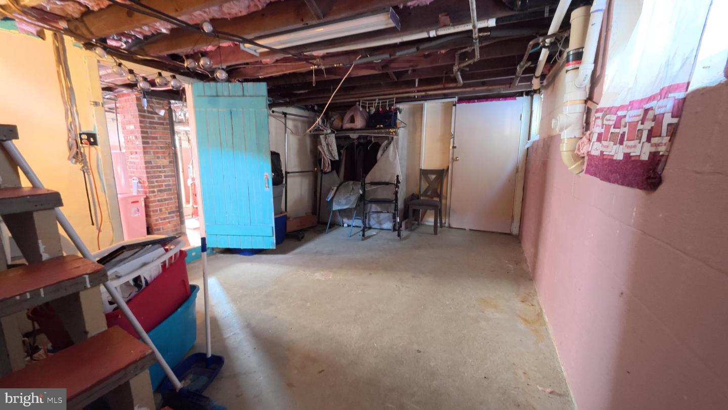 1842 W Main St Property Photo 6