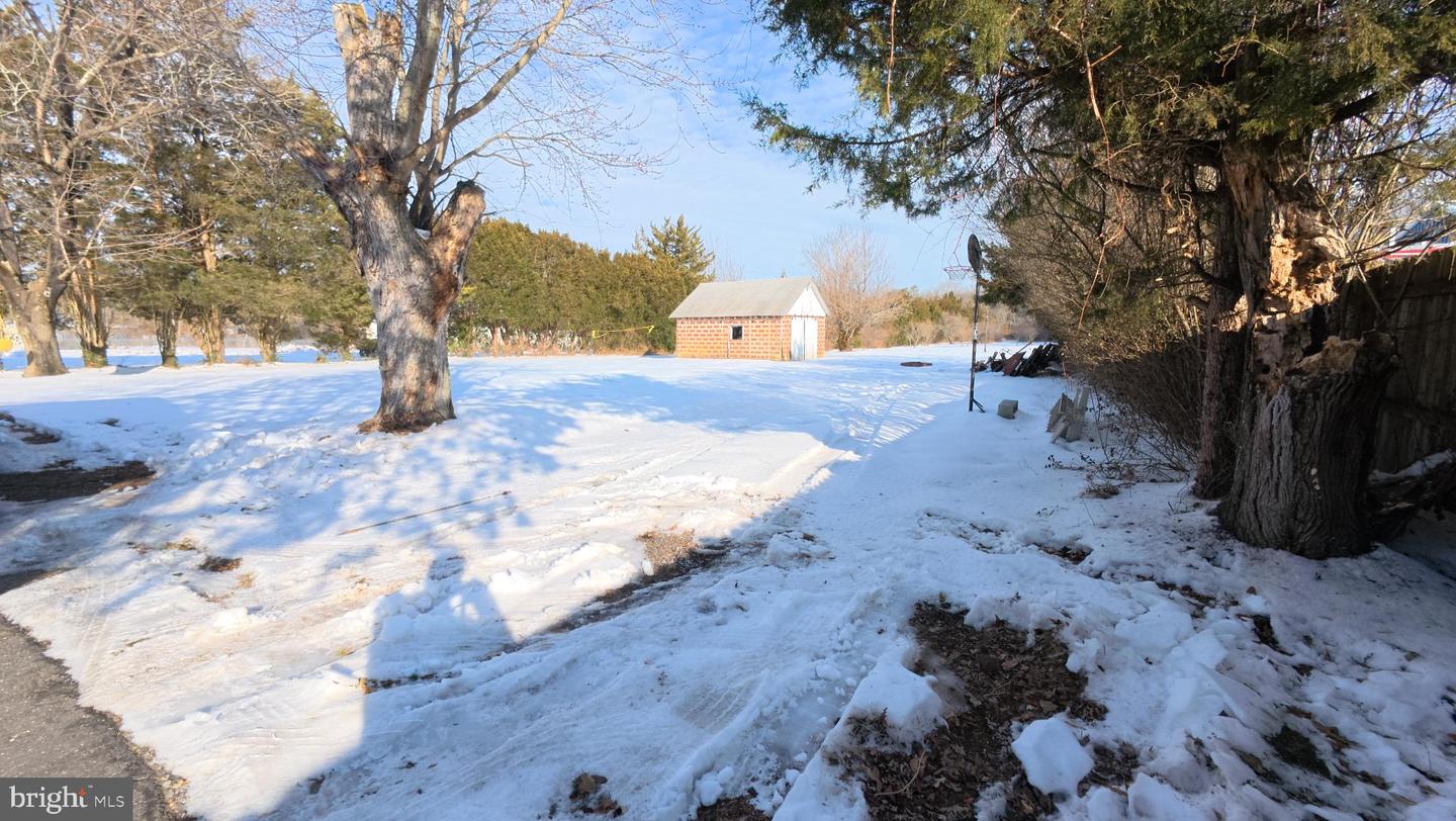 1842 W Main St Property Photo 10