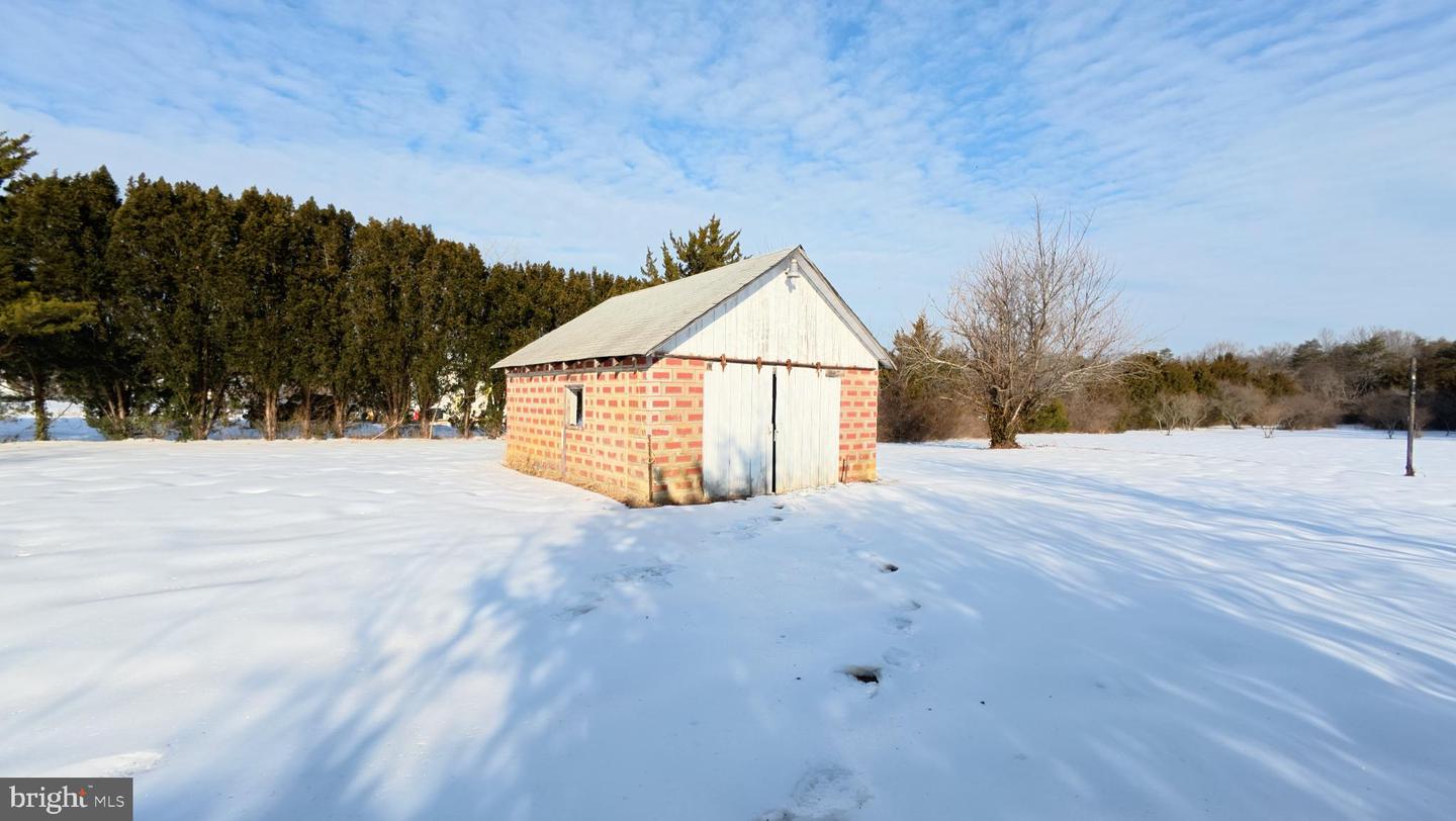 1842 W Main St Property Photo 11