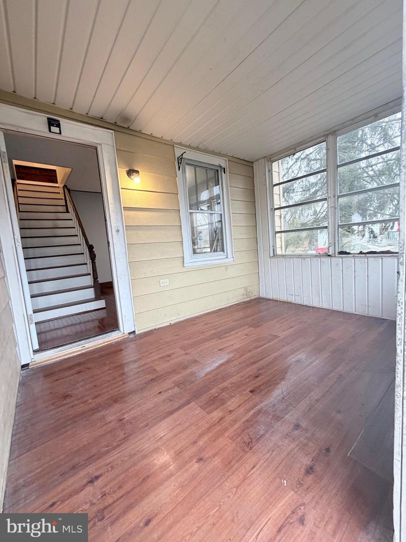 21 Morris Ave Property Photo 6