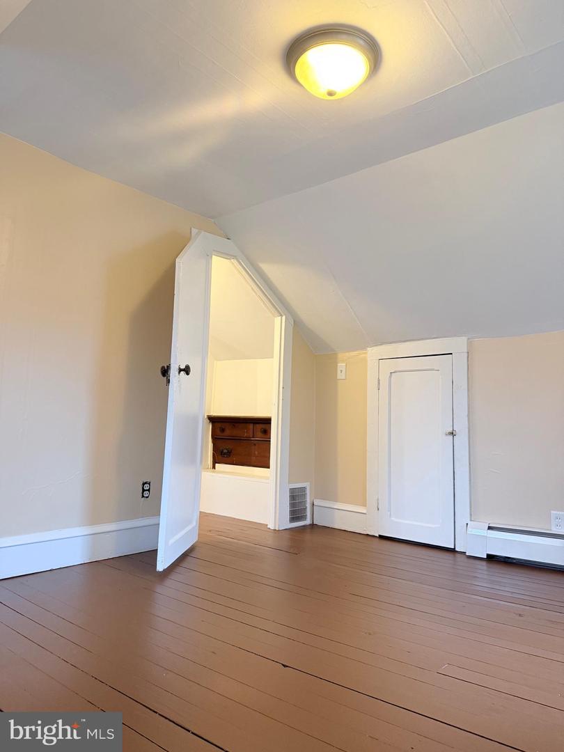 21 Morris Ave Property Photo 8
