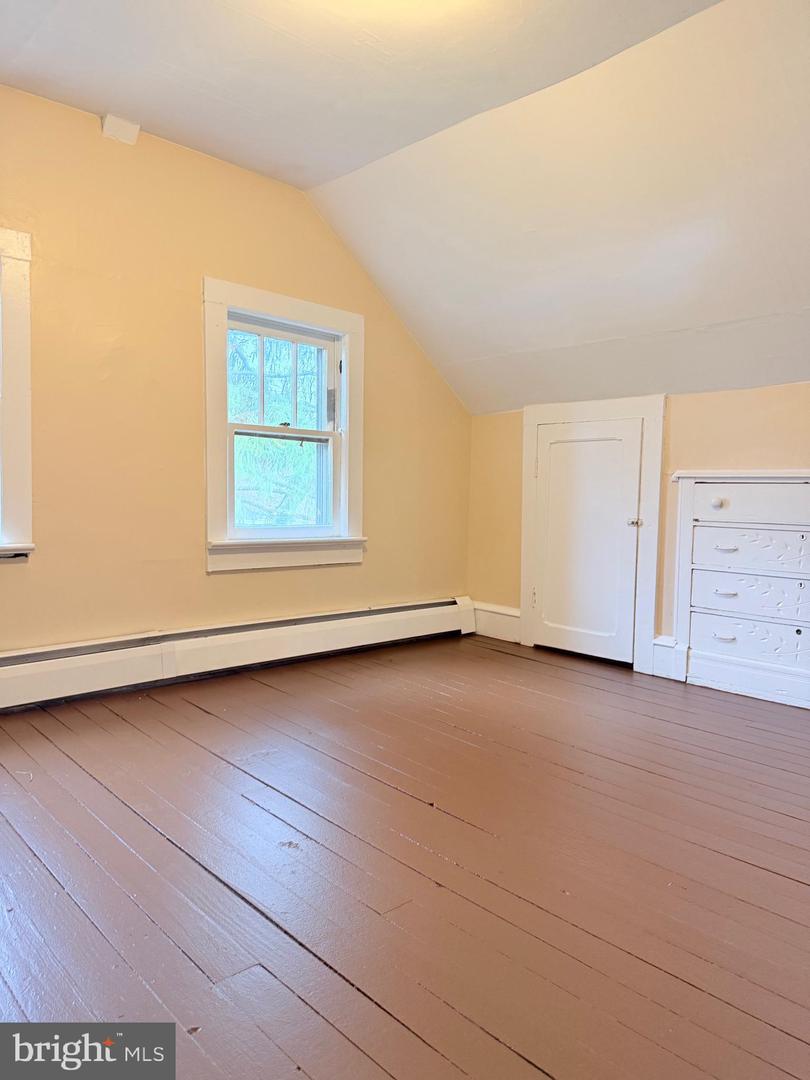 21 Morris Ave Property Photo 10