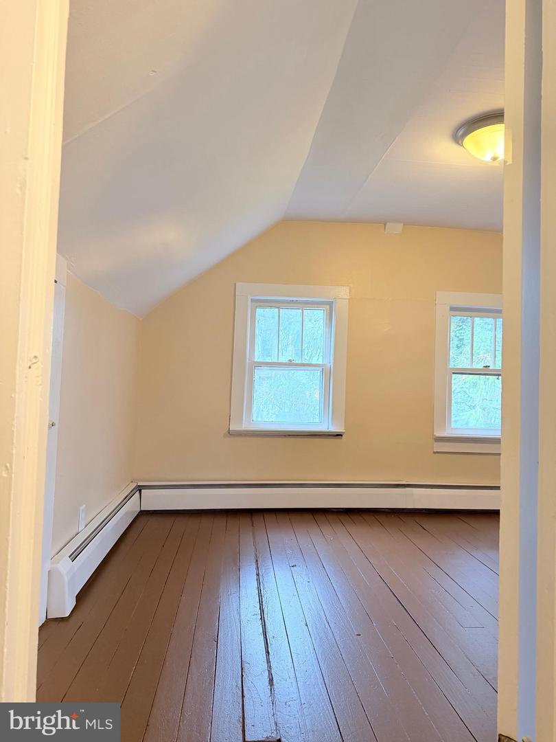 21 Morris Ave Property Photo 11