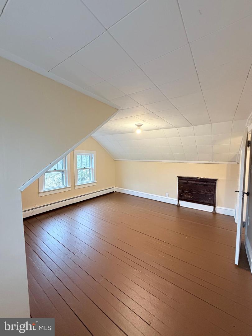 21 Morris Ave Property Photo 14