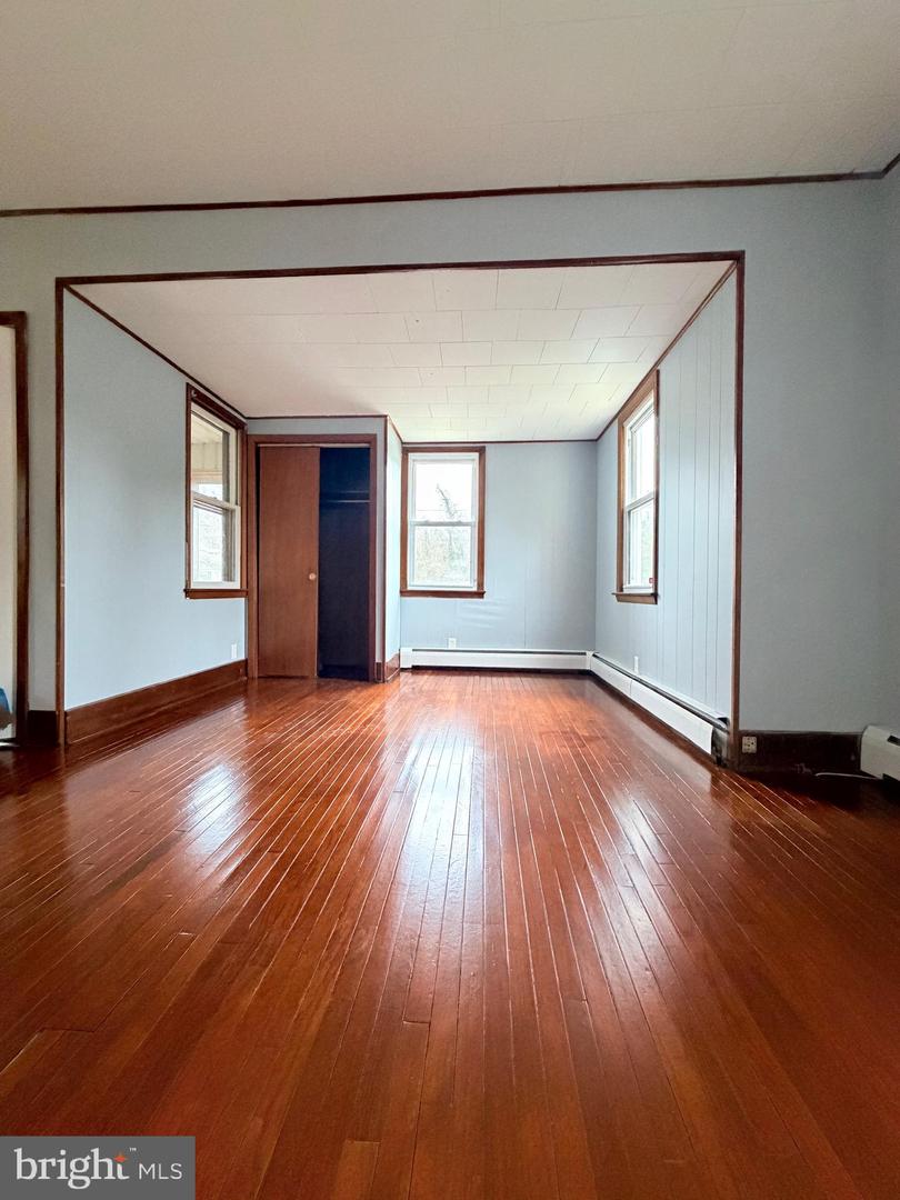21 Morris Ave Property Photo 17