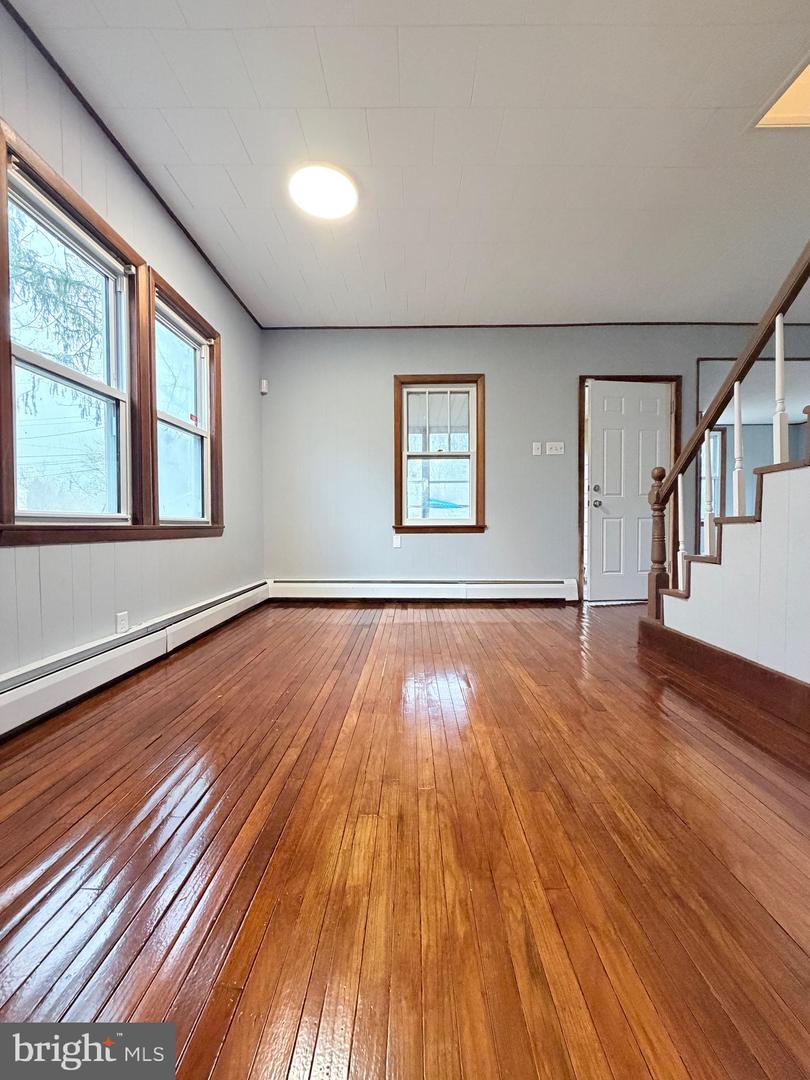 21 Morris Ave Property Photo 25