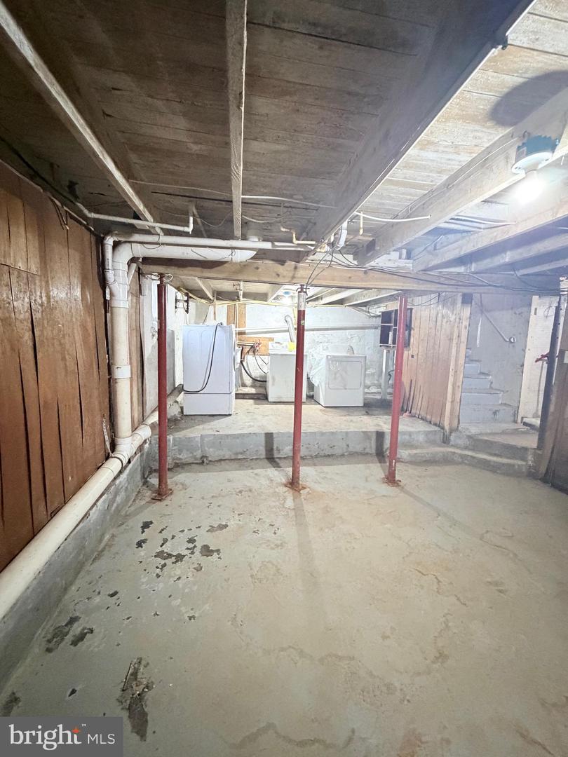 21 Morris Ave Property Photo 29