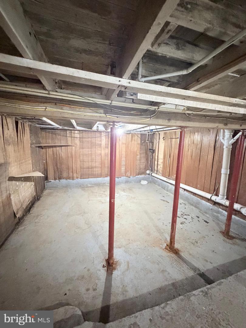 21 Morris Ave Property Photo 30