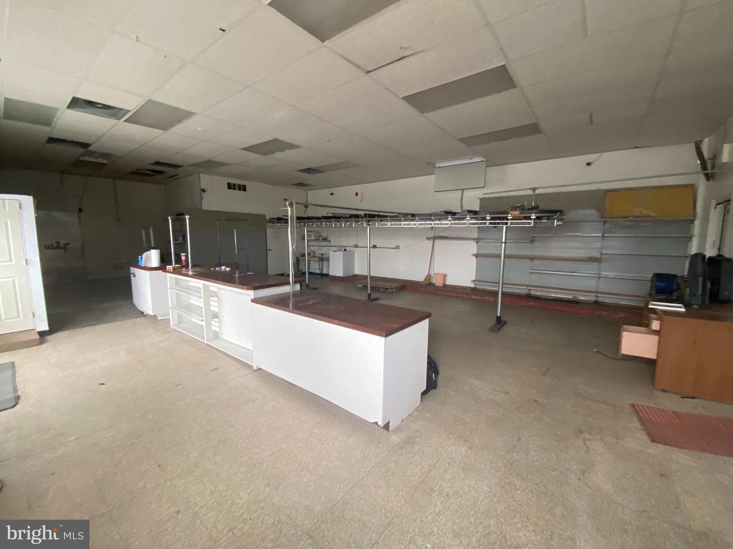 402 E Broad St Property Photo 12