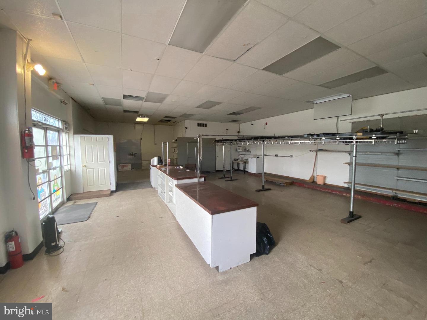 402 E Broad St Property Photo 13