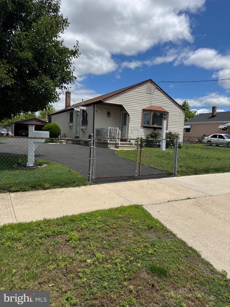 420 W Wood St Property Photo 1