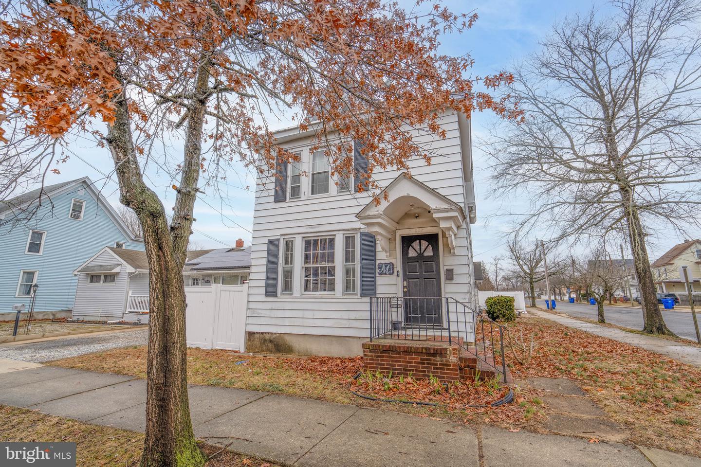 624 E Pine St Property Photo 1