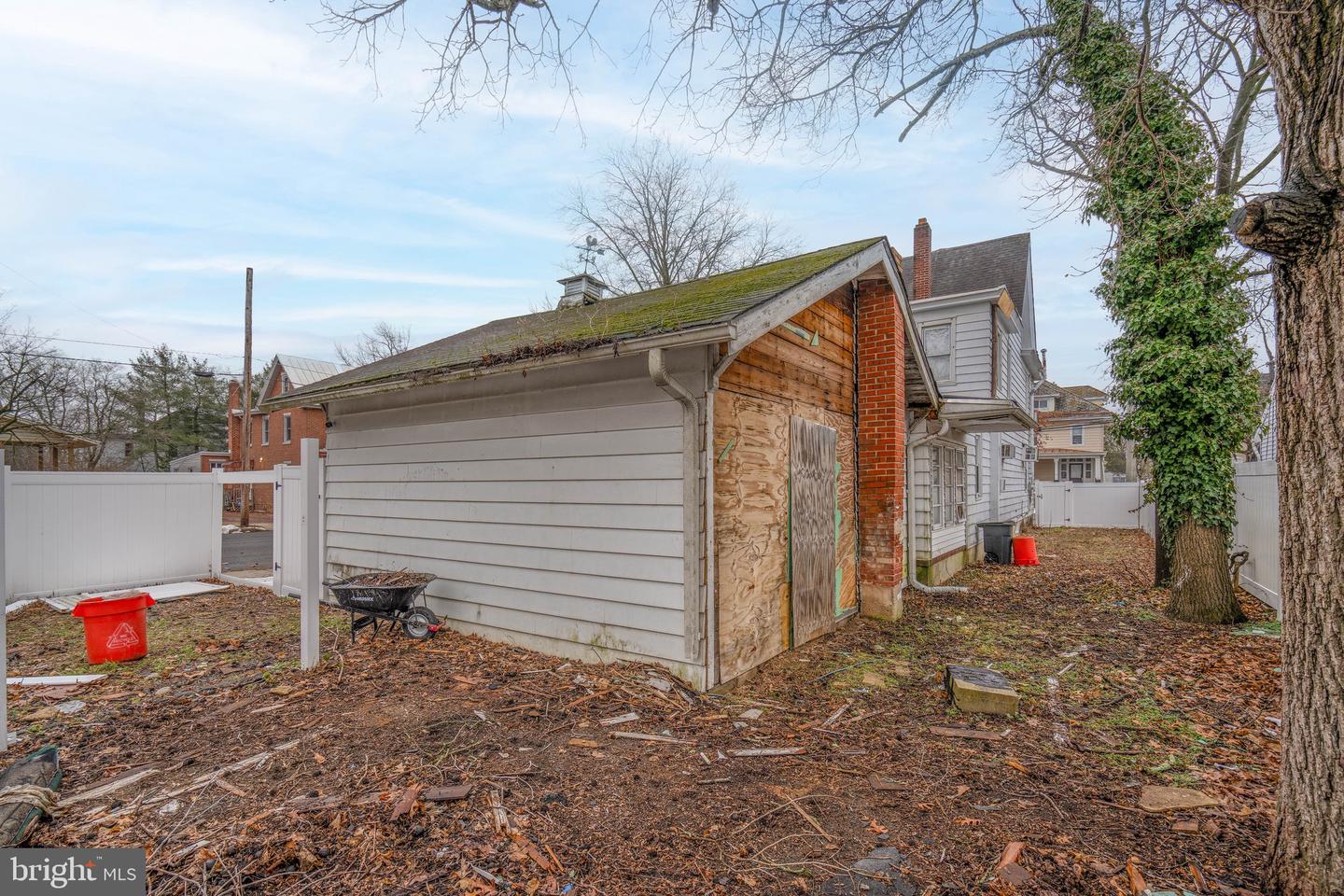 624 E Pine St Property Photo 28
