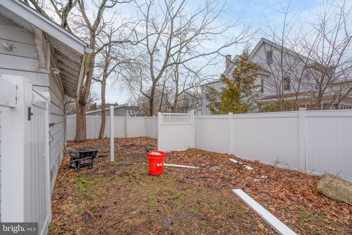 624 E Pine St Property Photo 29