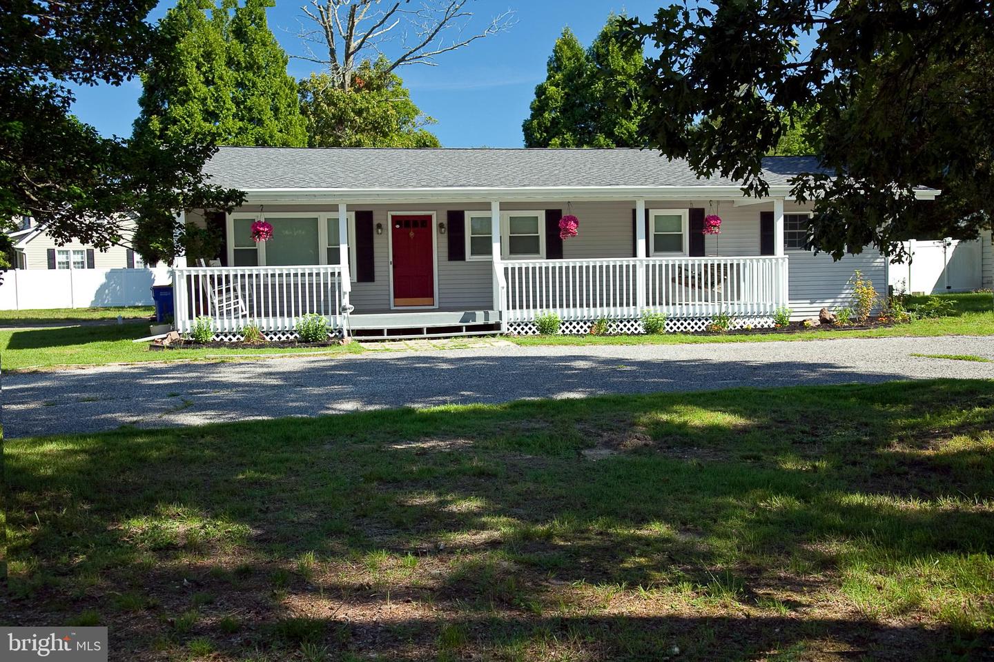 201 Crescent Blvd Property Photo 1