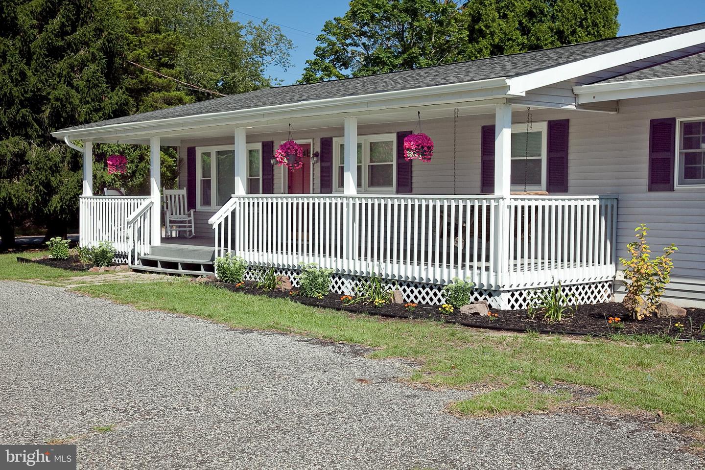 201 Crescent Blvd Property Photo 3