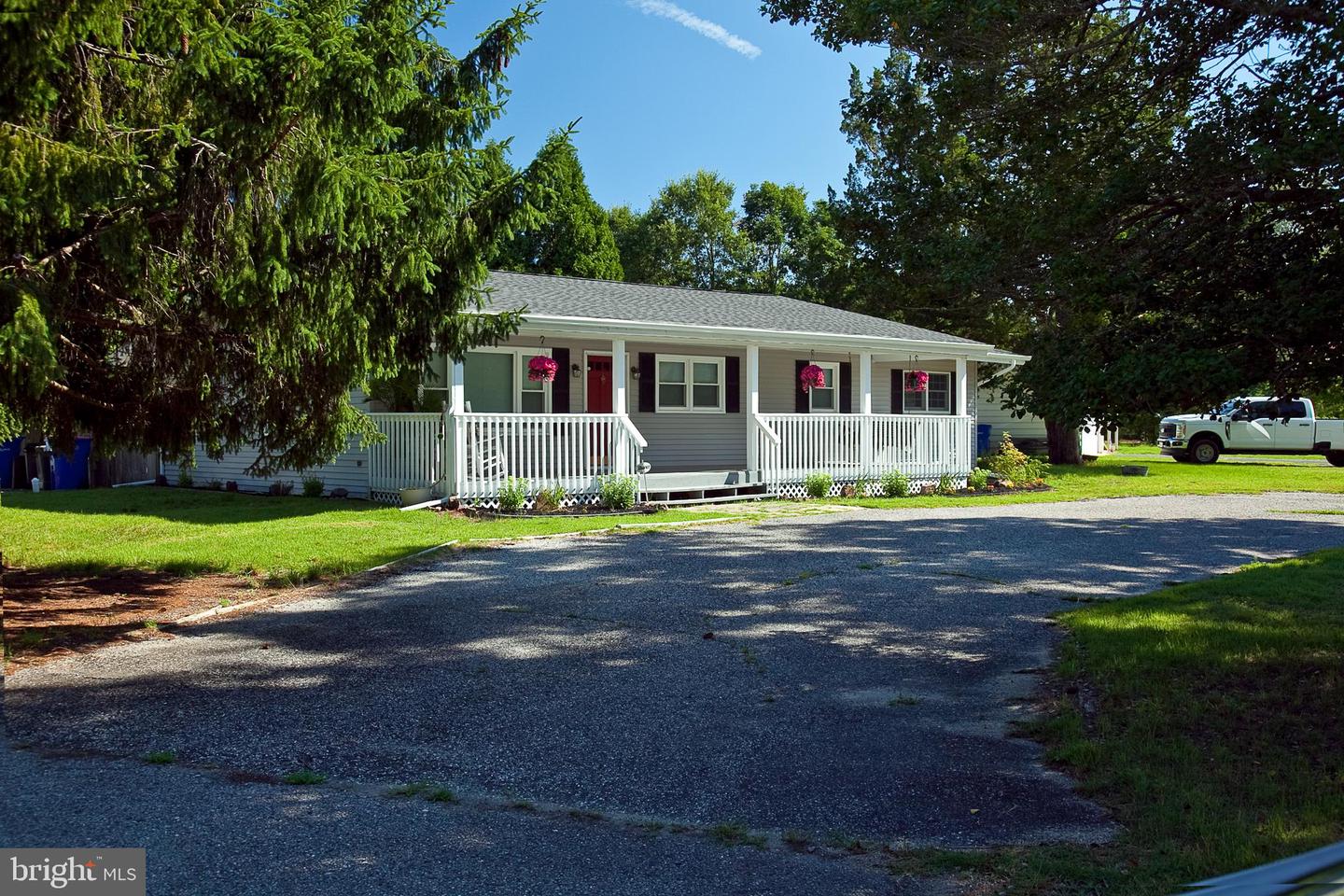 201 Crescent Blvd Property Photo 6