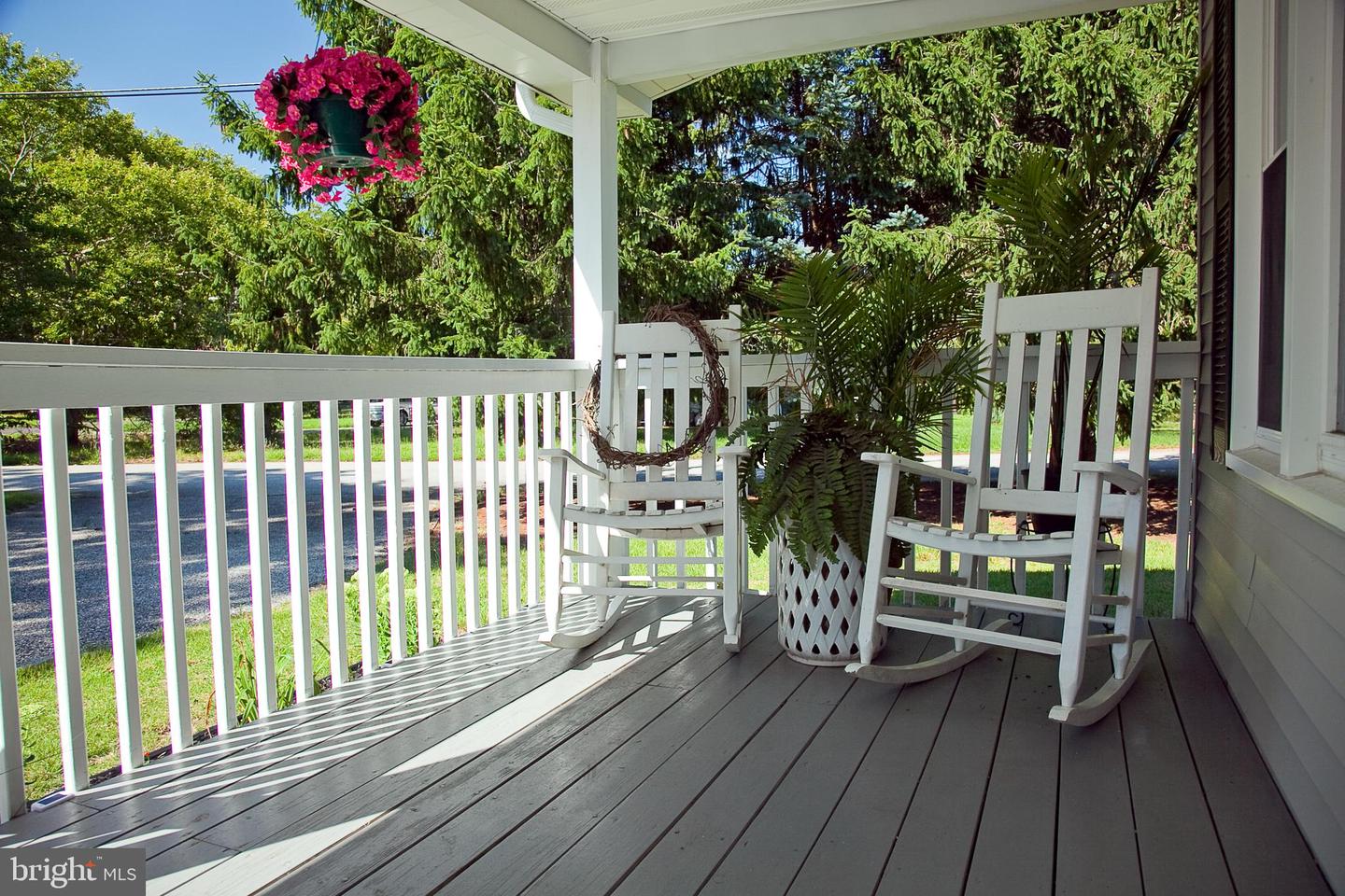 201 Crescent Blvd Property Photo 8