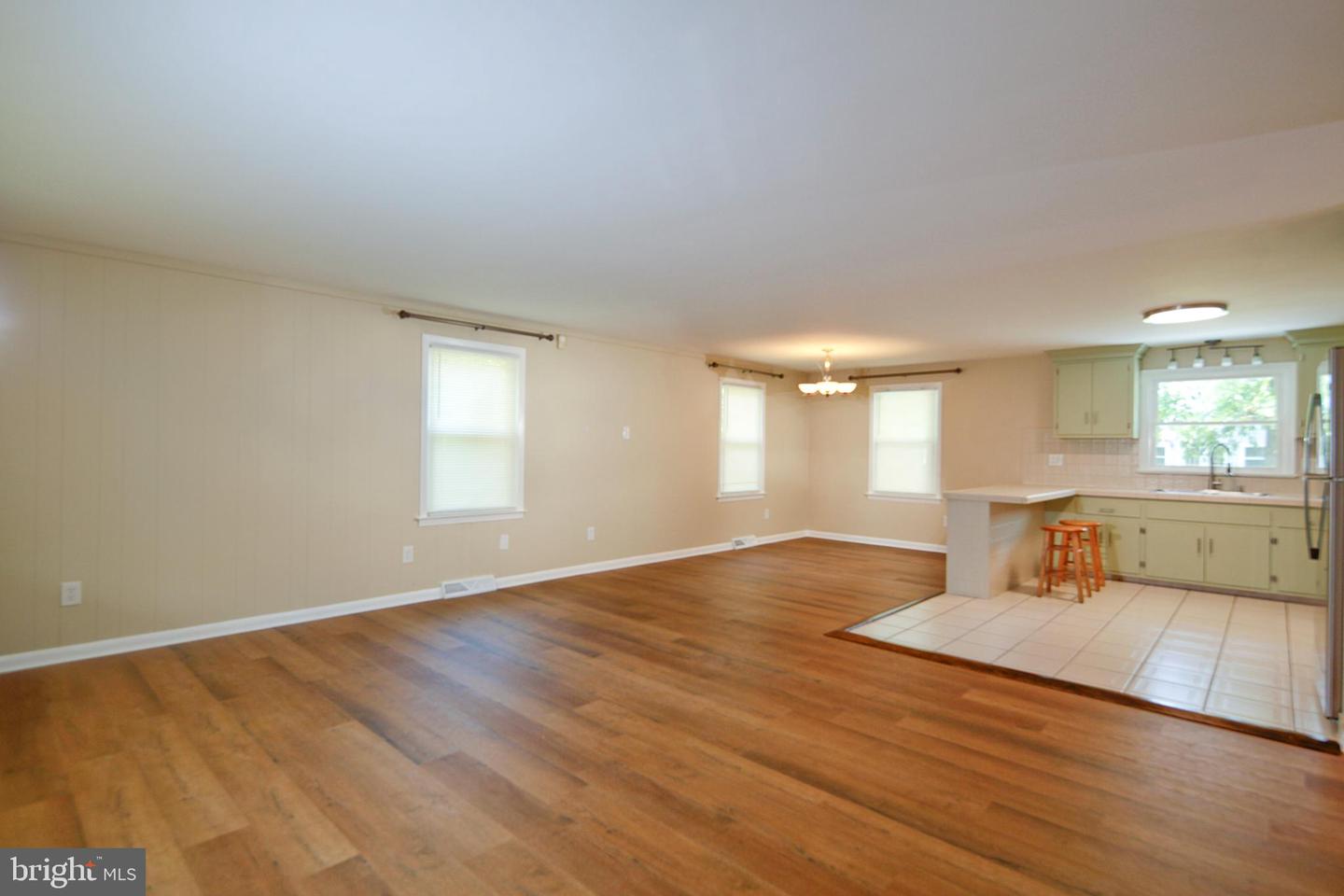 201 Crescent Blvd Property Photo 9
