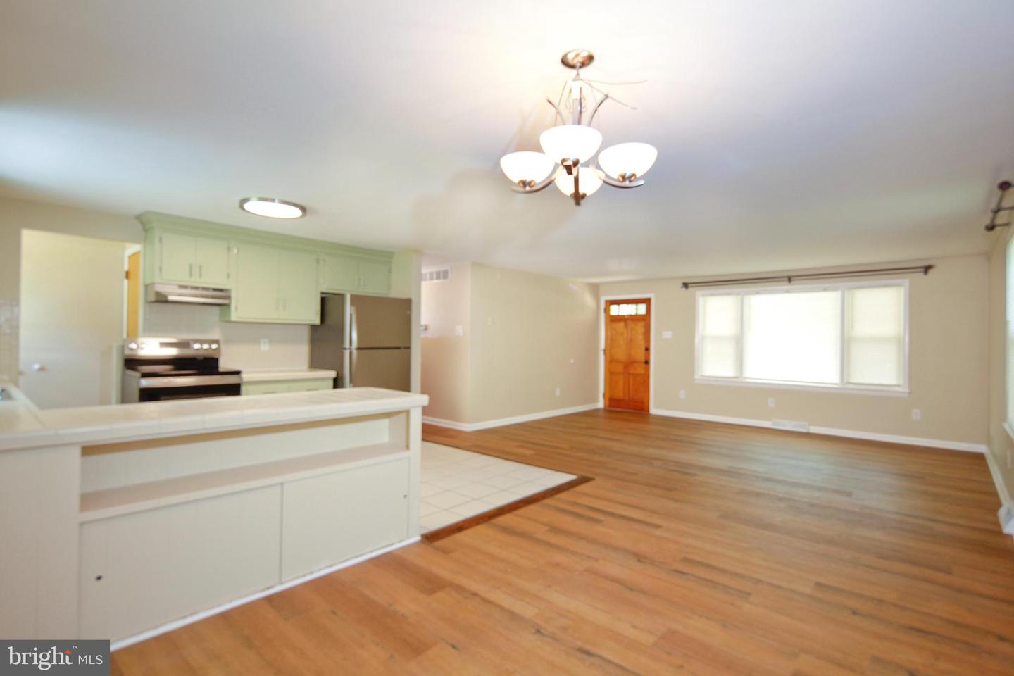 201 Crescent Blvd Property Photo 10