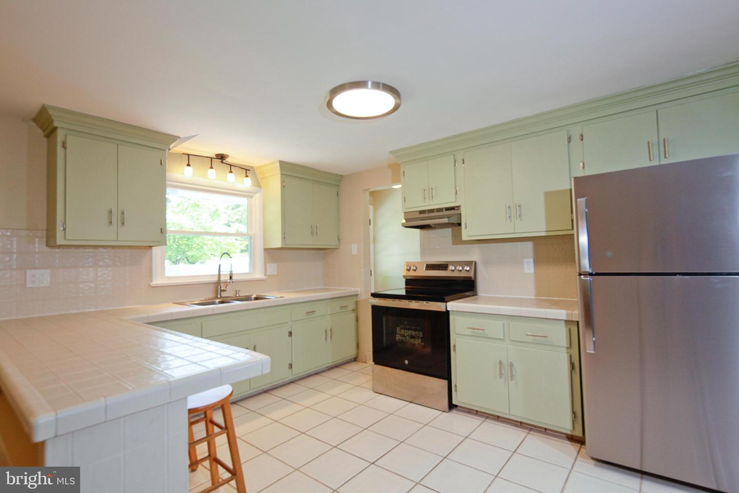 201 Crescent Blvd Property Photo 11