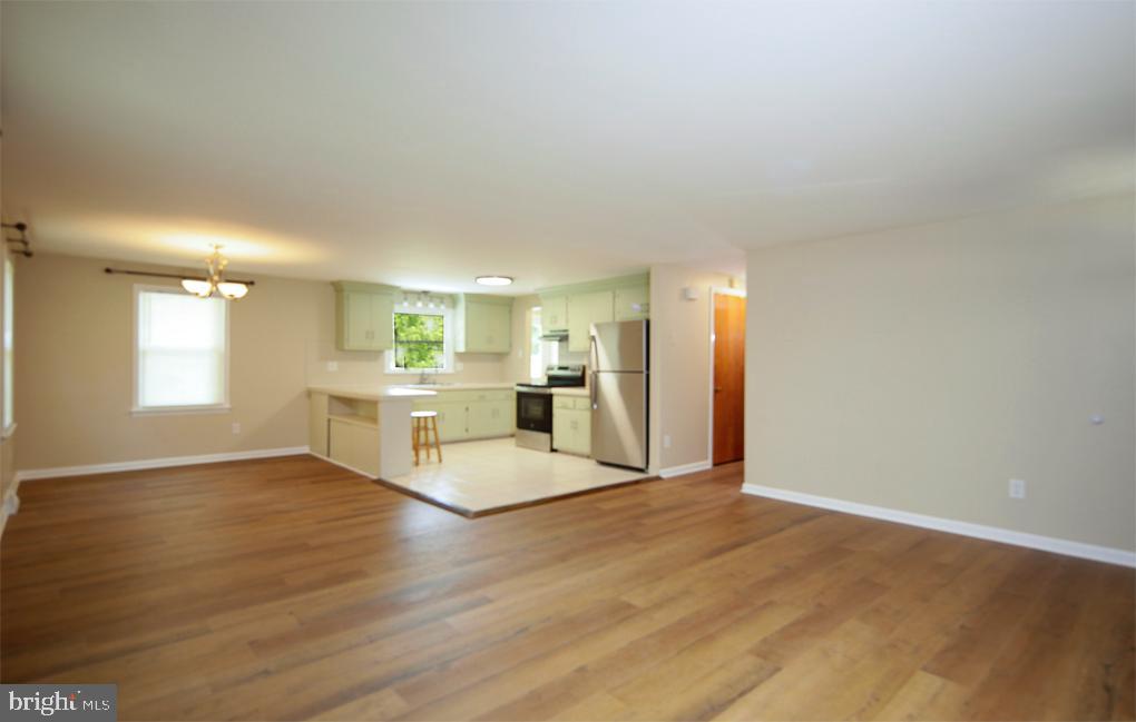 201 Crescent Blvd Property Photo 12