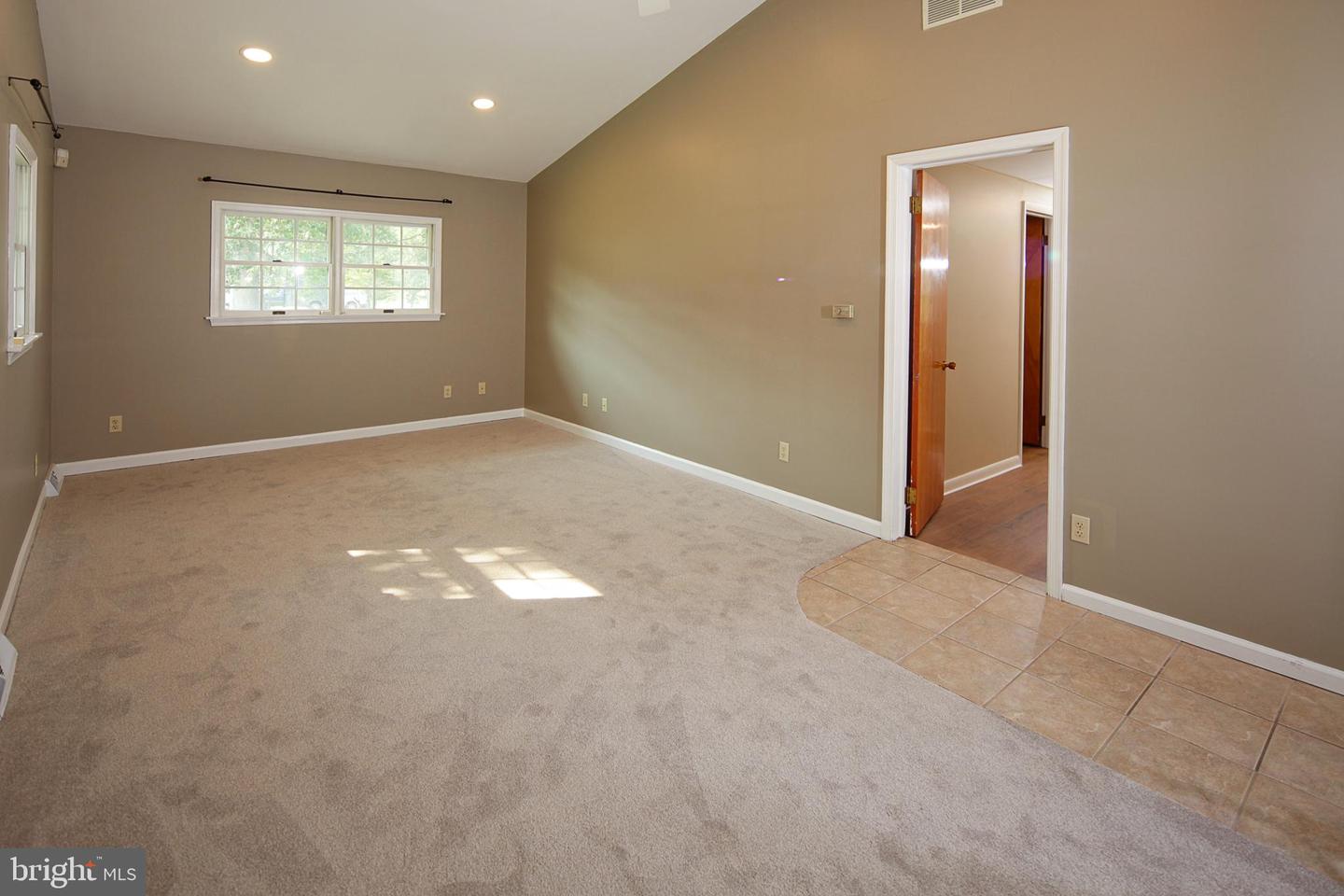 201 Crescent Blvd Property Photo 14