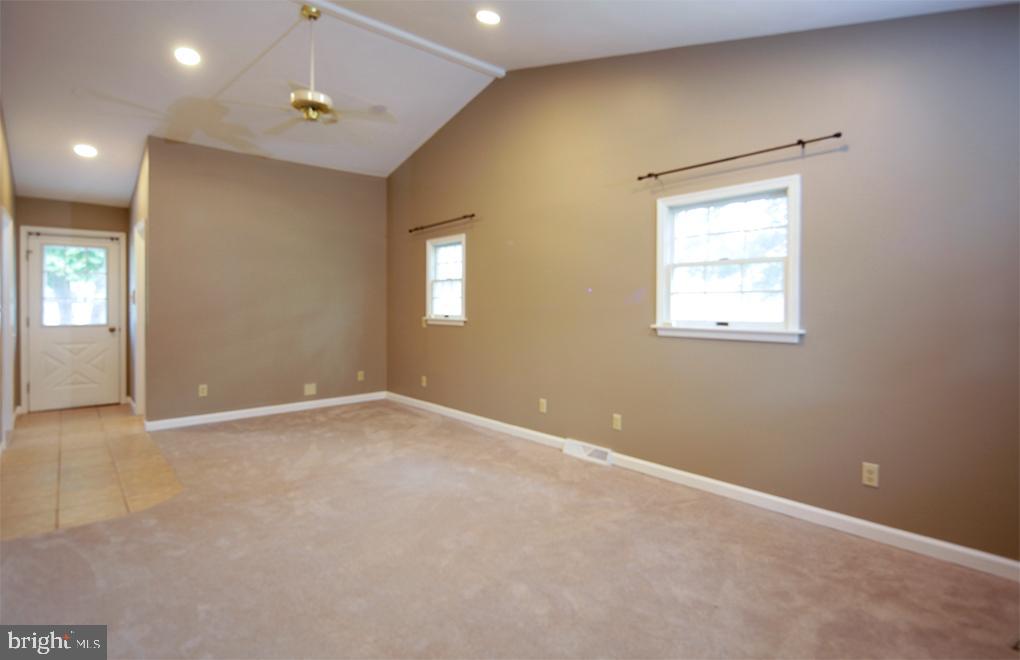 201 Crescent Blvd Property Photo 15