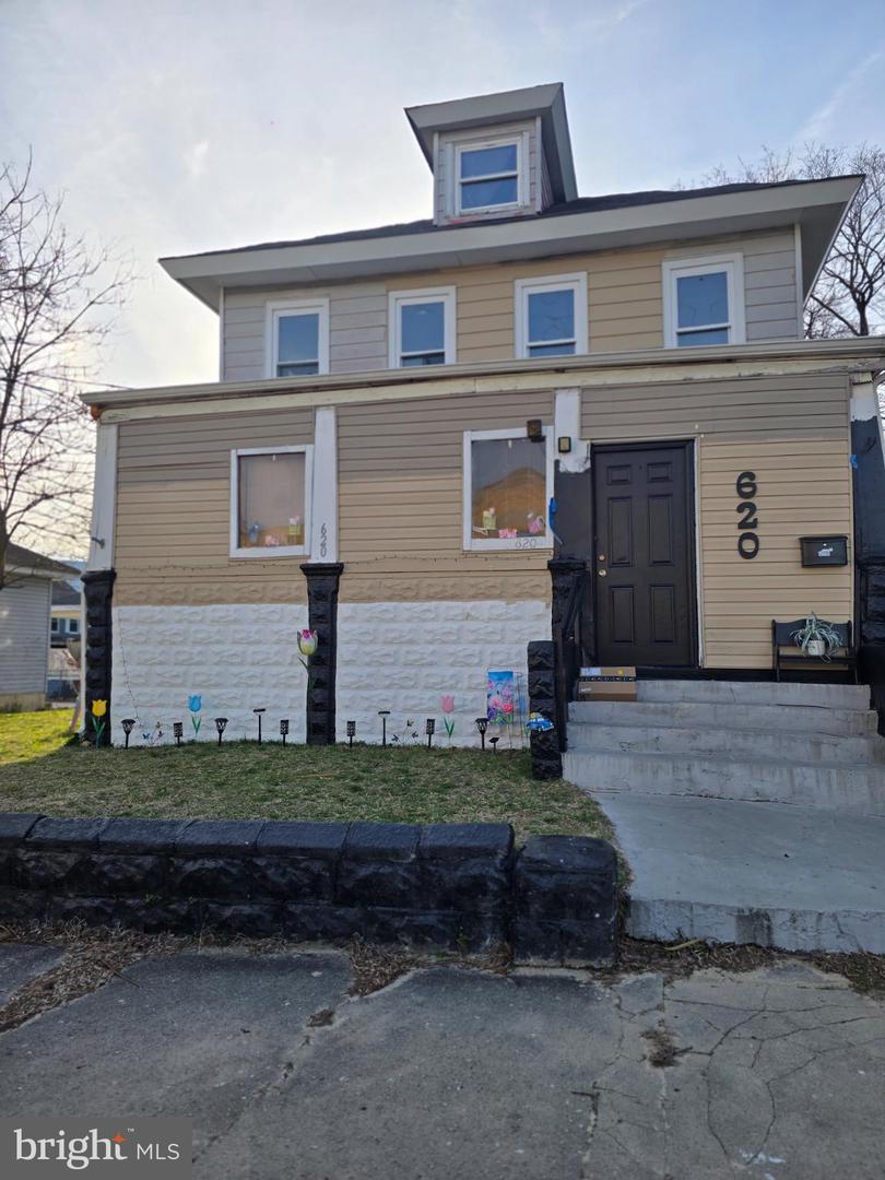 620 Dock St Property Photo 1