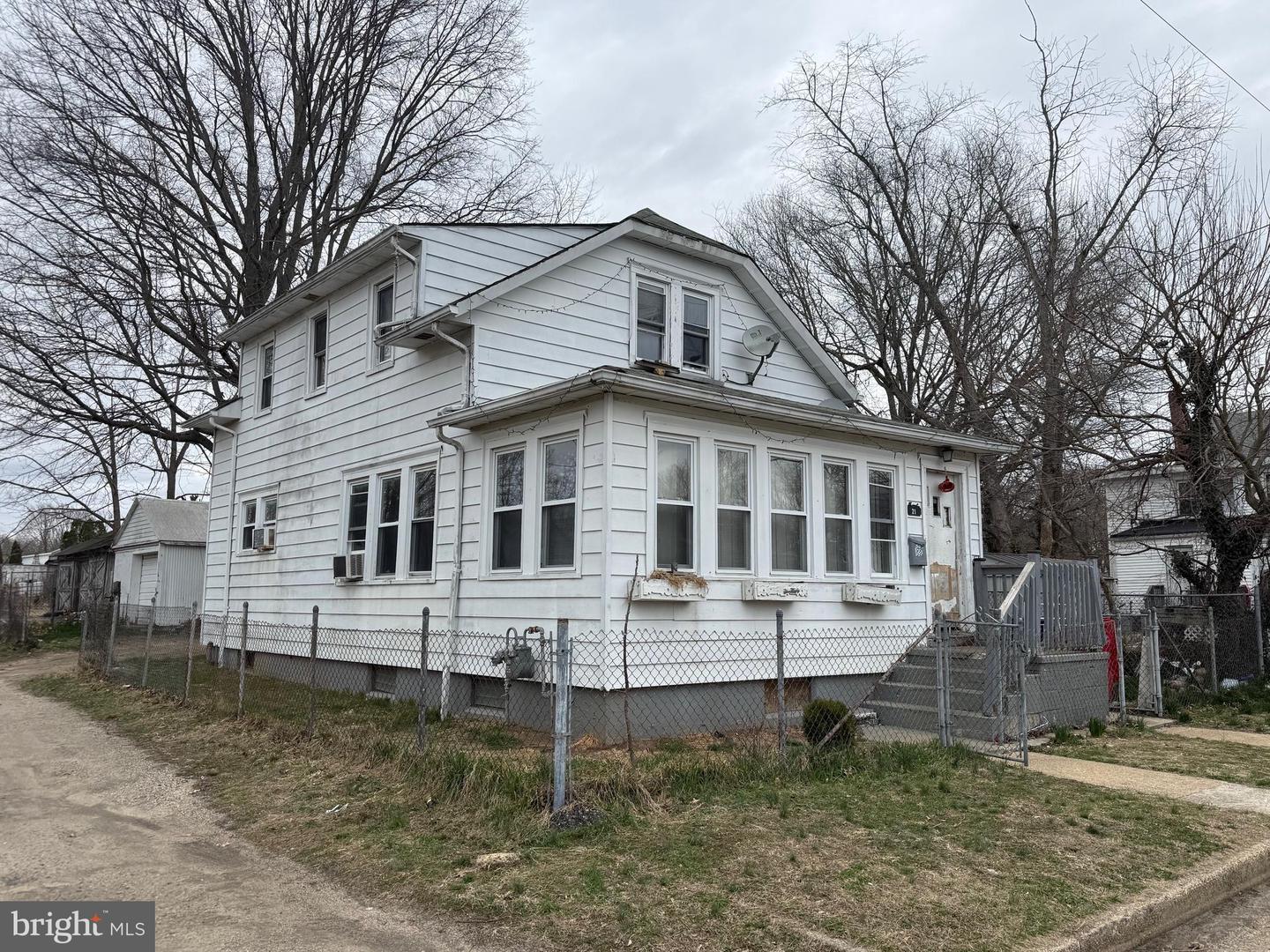 21 American Ave Property Photo 3
