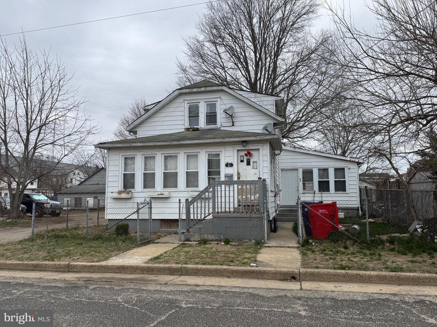 21 American Ave Property Photo 4