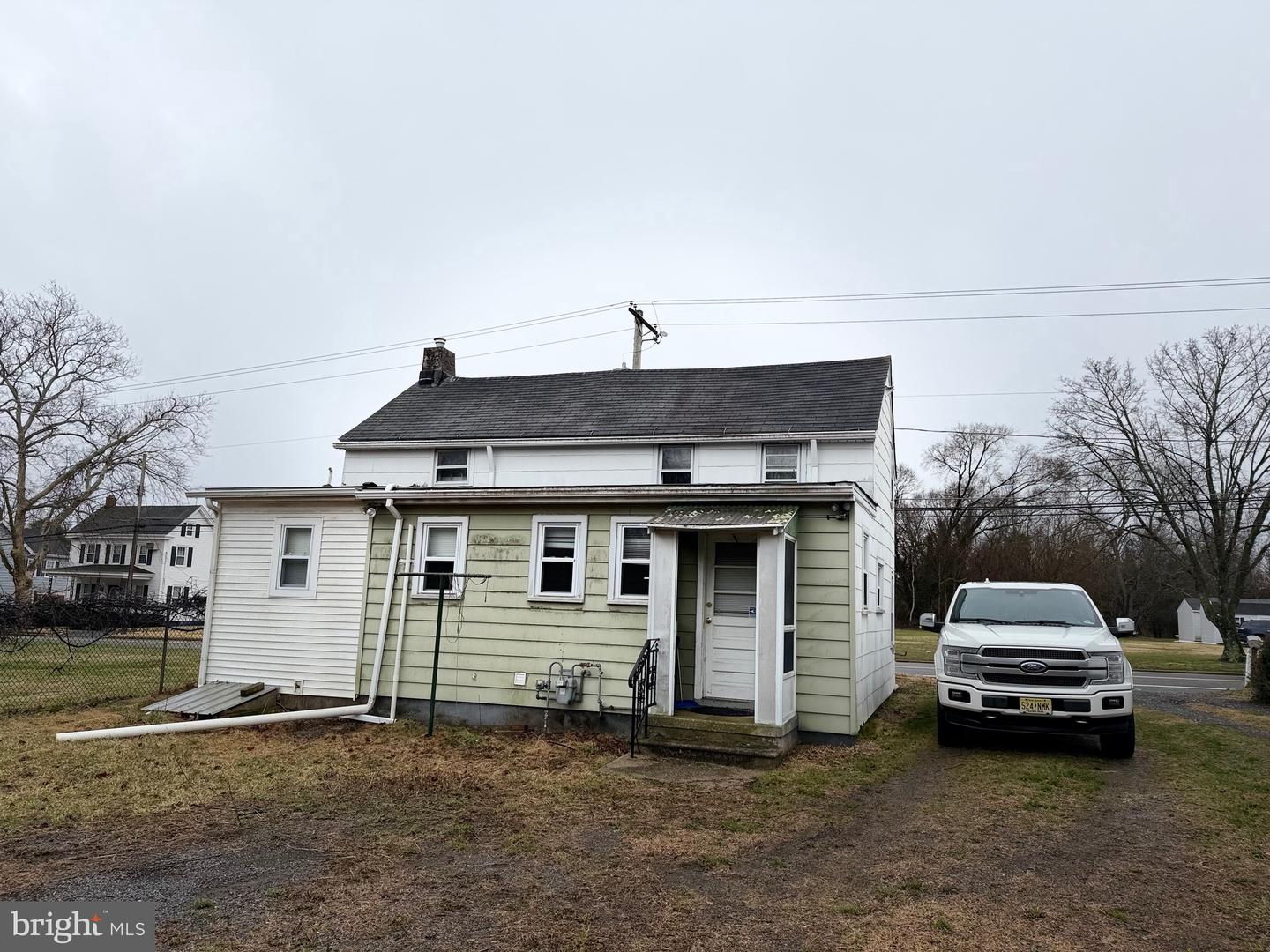64 Maple Ave Property Photo 2