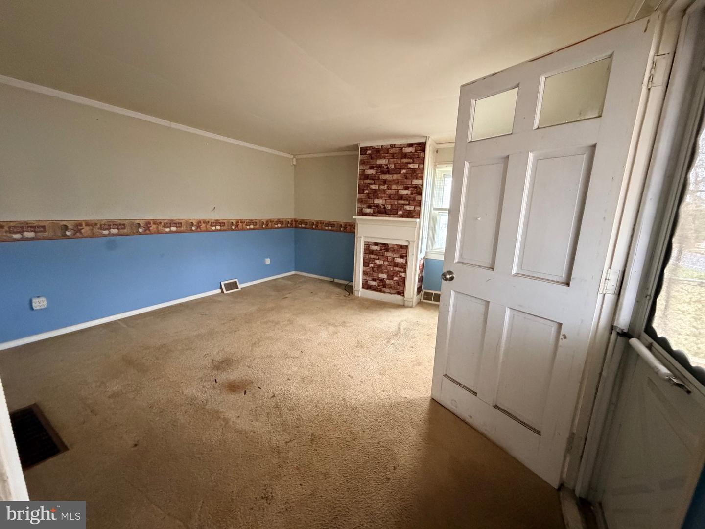64 Maple Ave Property Photo 3