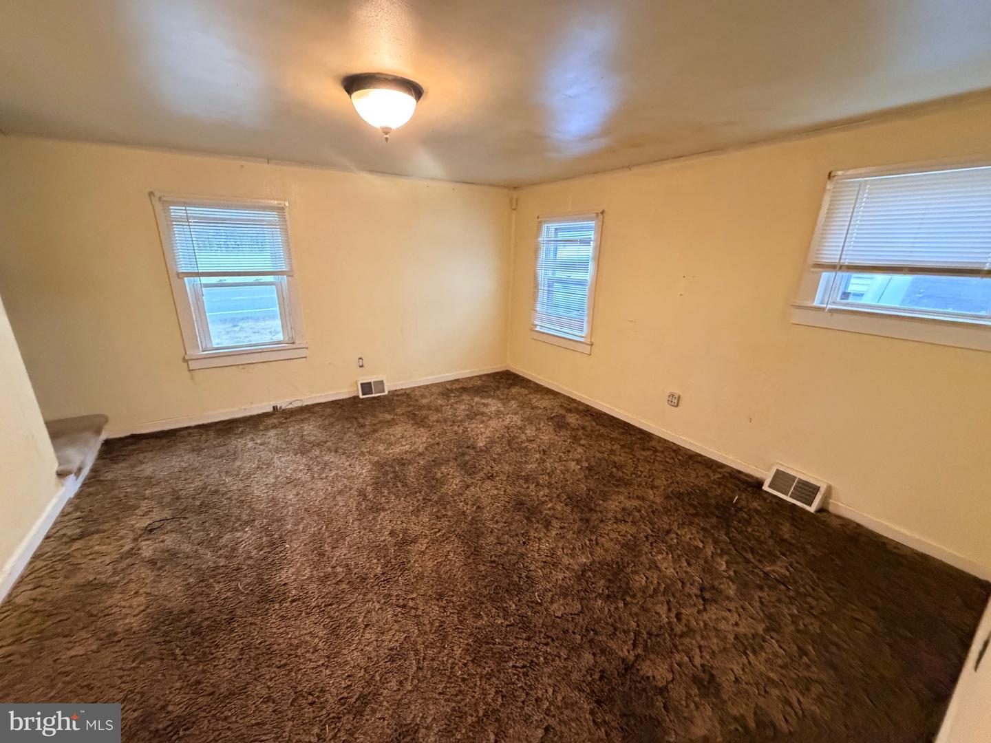 64 Maple Ave Property Photo 4