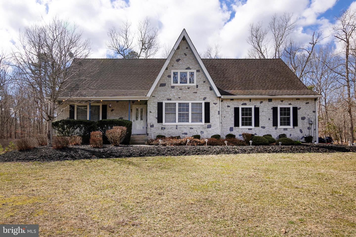 55 Taylor Ave Property Photo 1