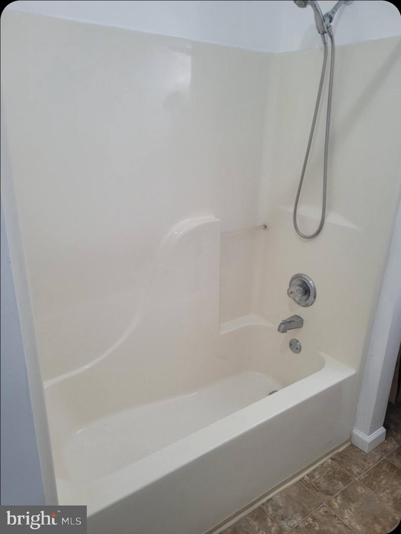 229 Iris Rd Property Photo 4