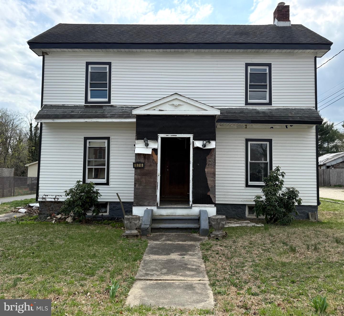 176 Main St Property Photo 1