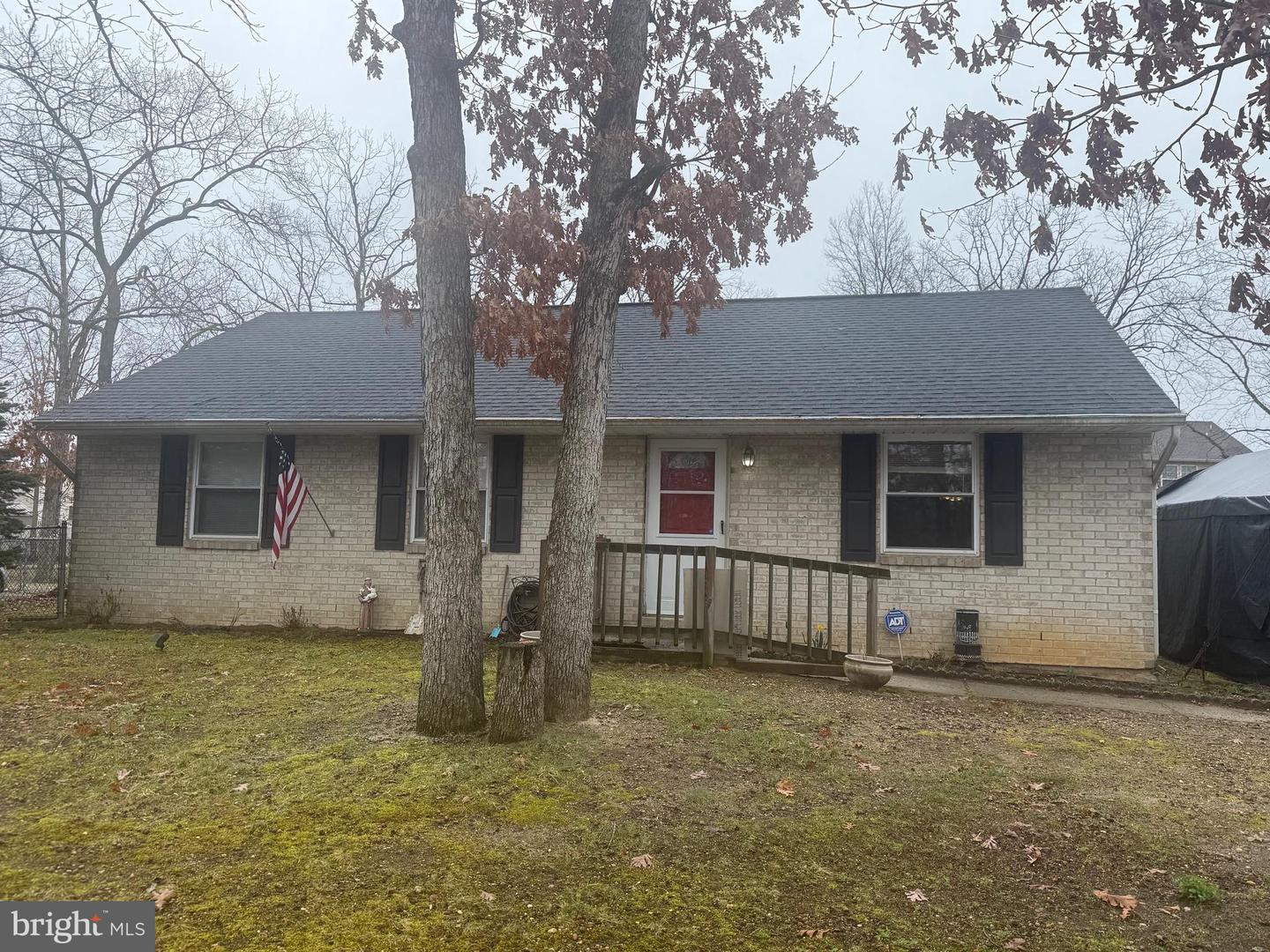 1001 Louis Dr Property Photo 1