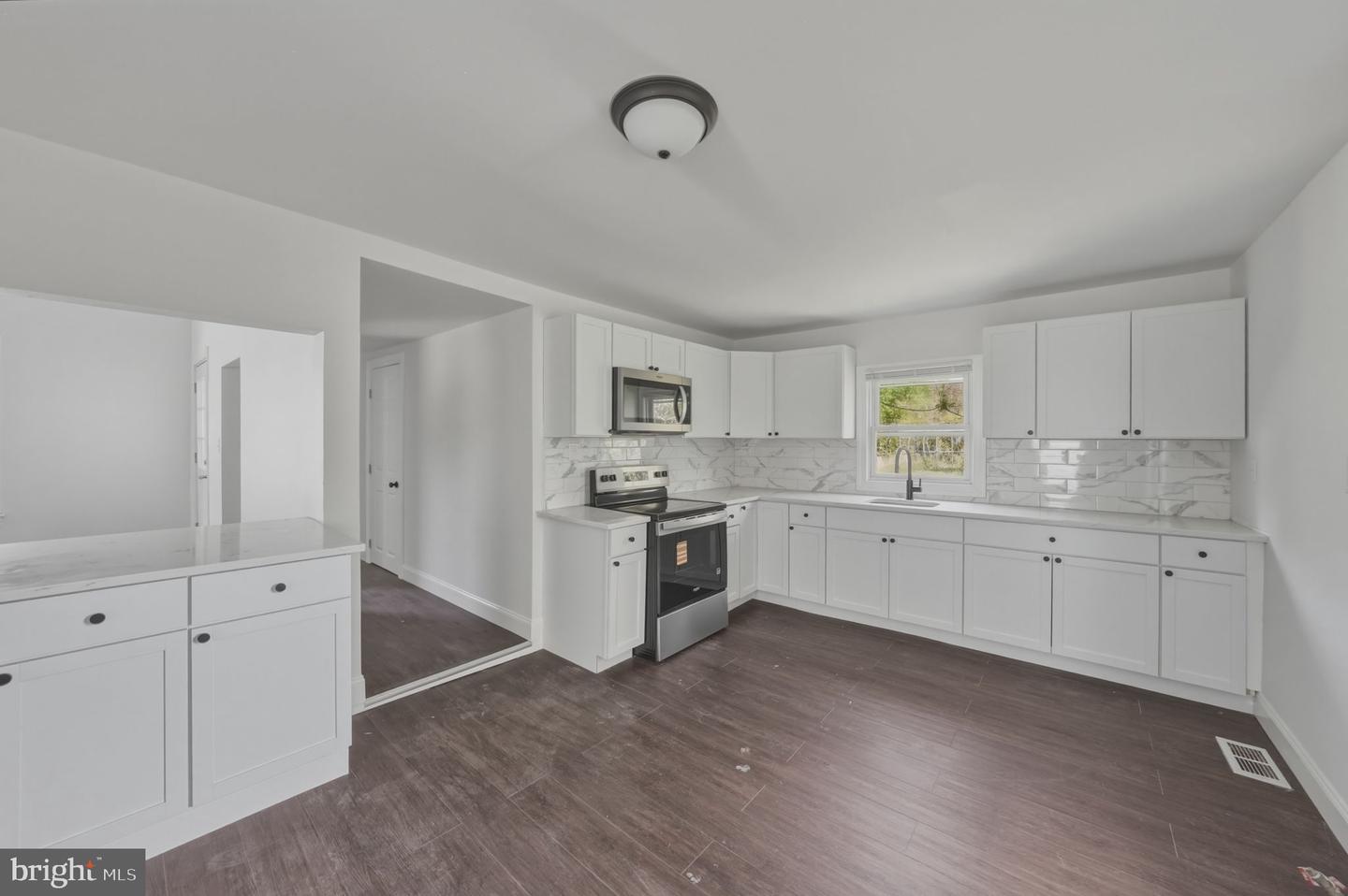 1752 Main St Property Photo 17