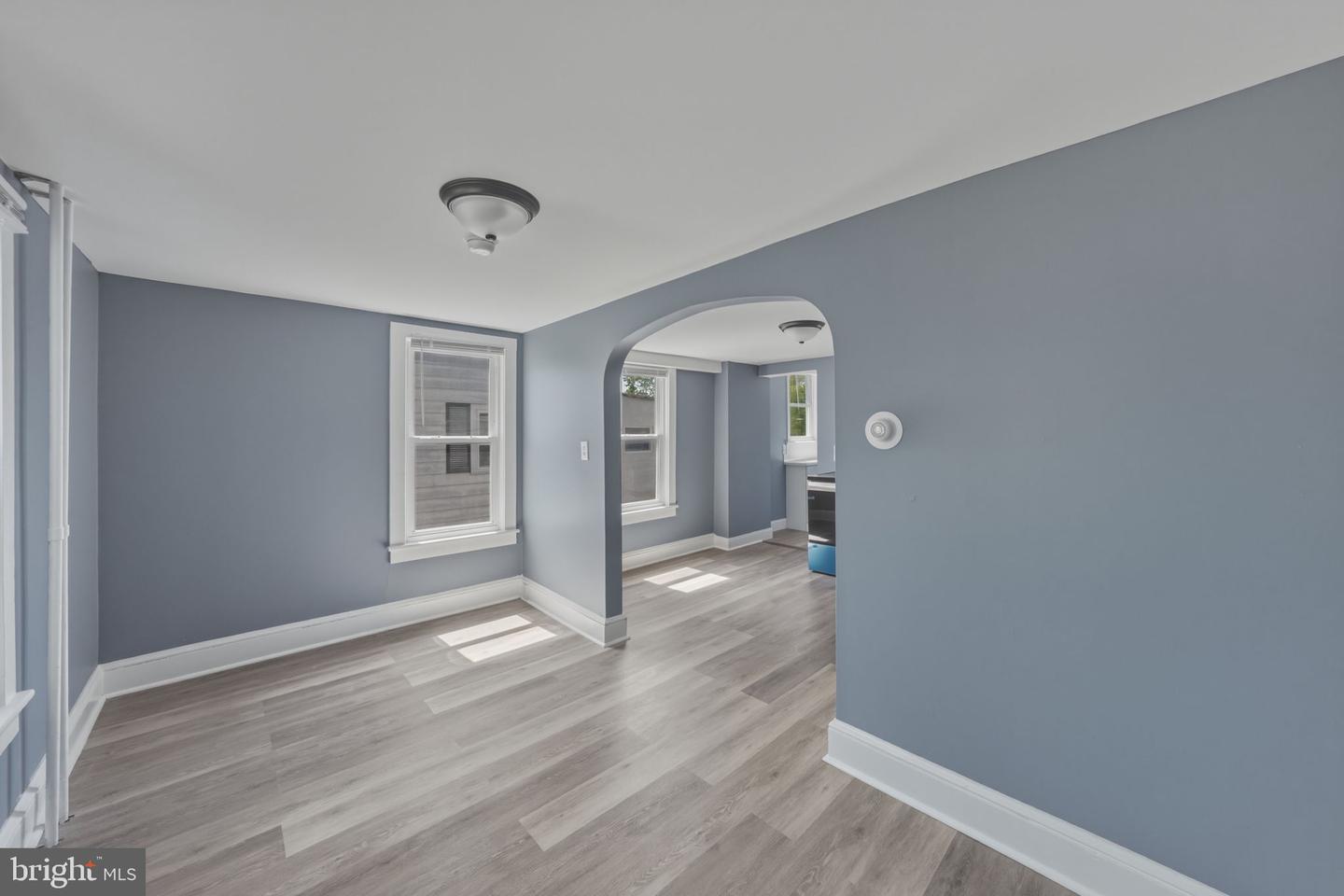 734 S East Ave Property Photo 14