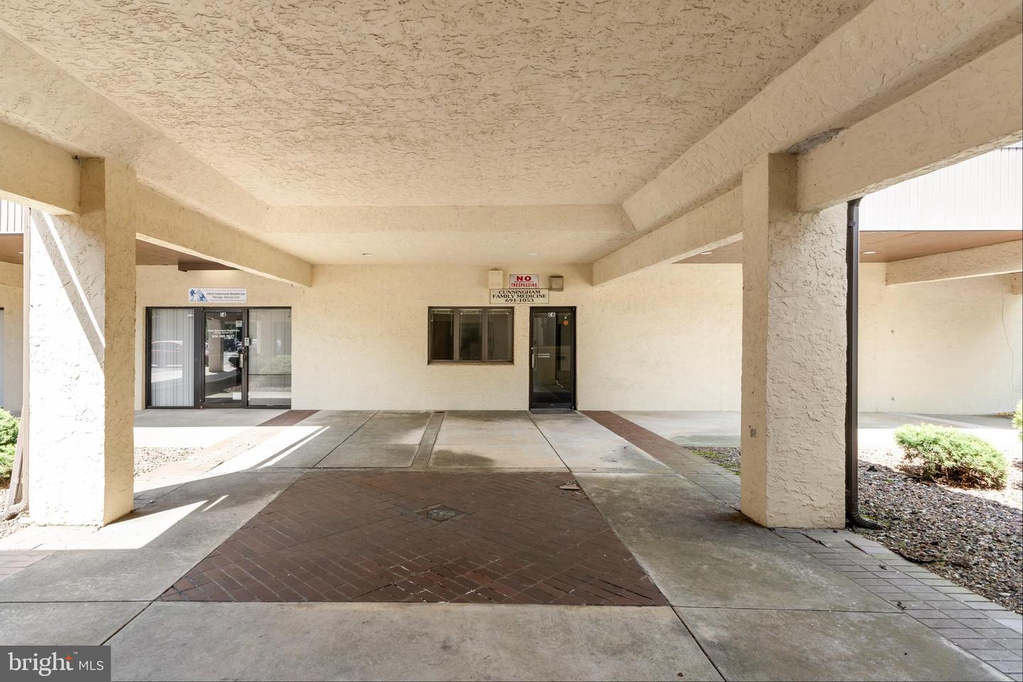 2630 E Chestnut Ave #c6 & C7 Property Photo 2