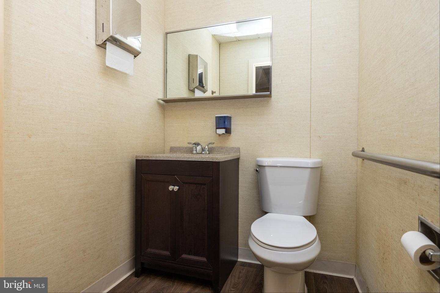 2630 E Chestnut Ave #c6 & C7 Property Photo 14