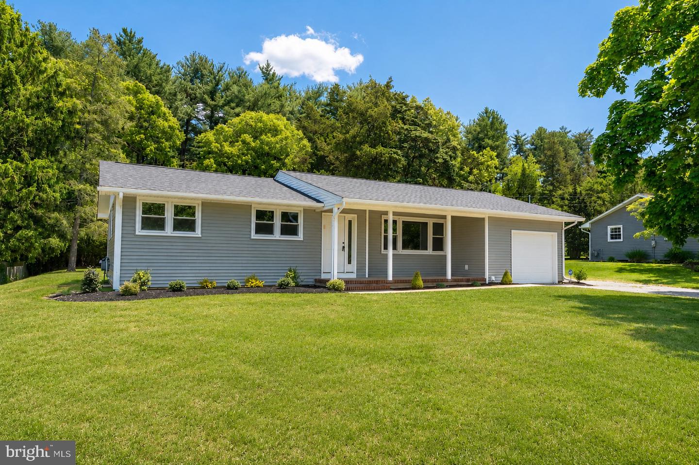 15 Holly Ter Property Photo 1