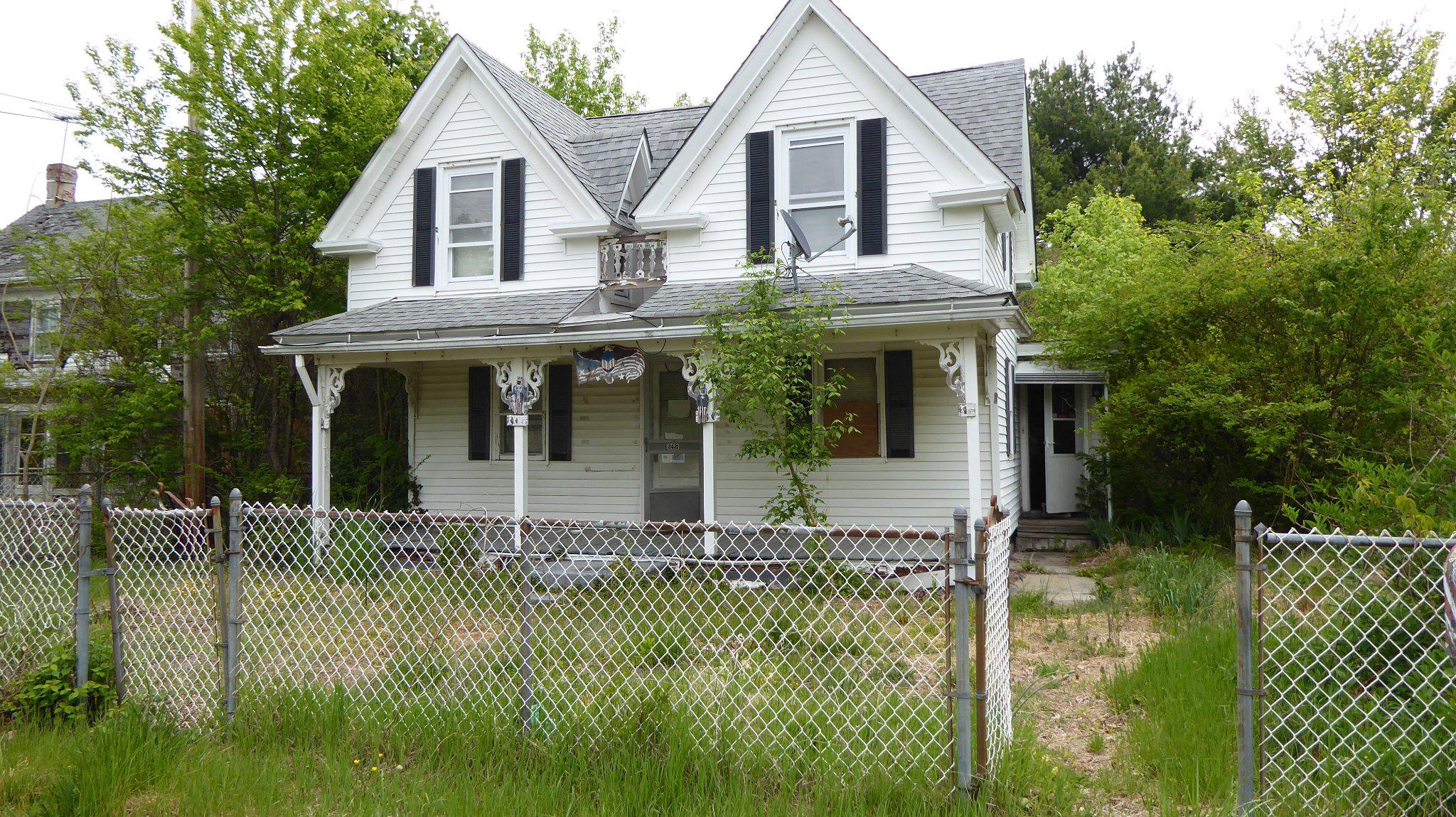 2421 Memorial Ave Property Photo 1