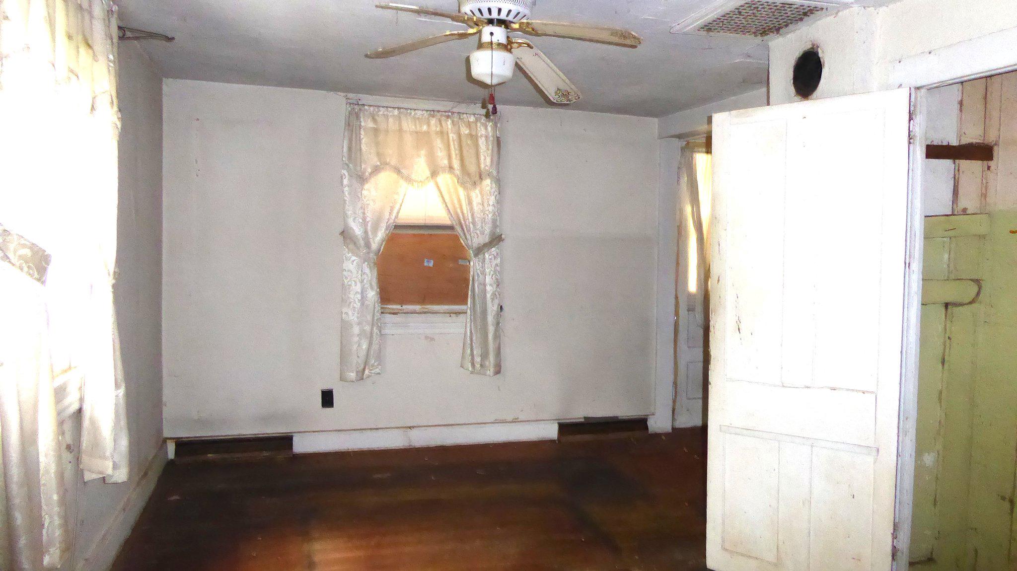 2421 Memorial Ave Property Photo 2