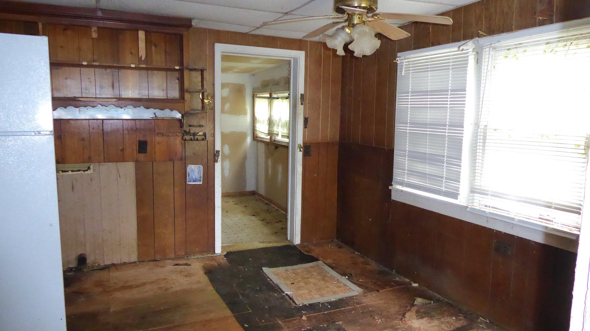 2421 Memorial Ave Property Photo 4