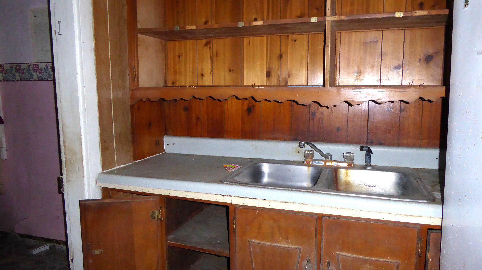 2421 Memorial Ave Property Photo 6