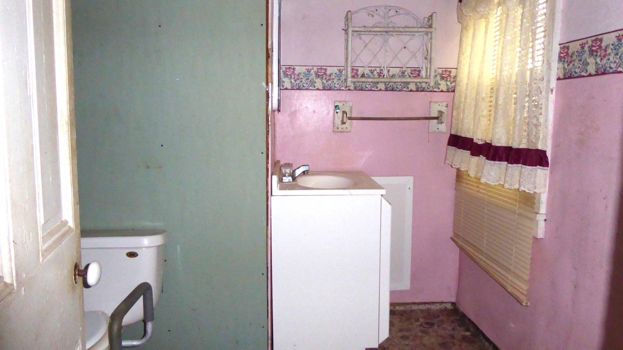 2421 Memorial Ave Property Photo 7